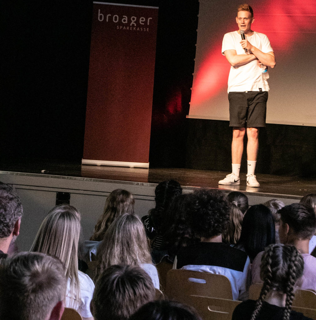 Til Konficomedy med Broager Sparekasse © SønderborgNYT