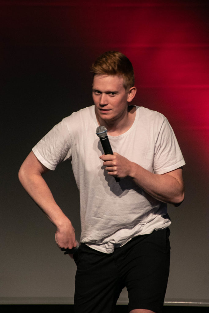 Til Konficomedy med Broager Sparekasse © SønderborgNYT