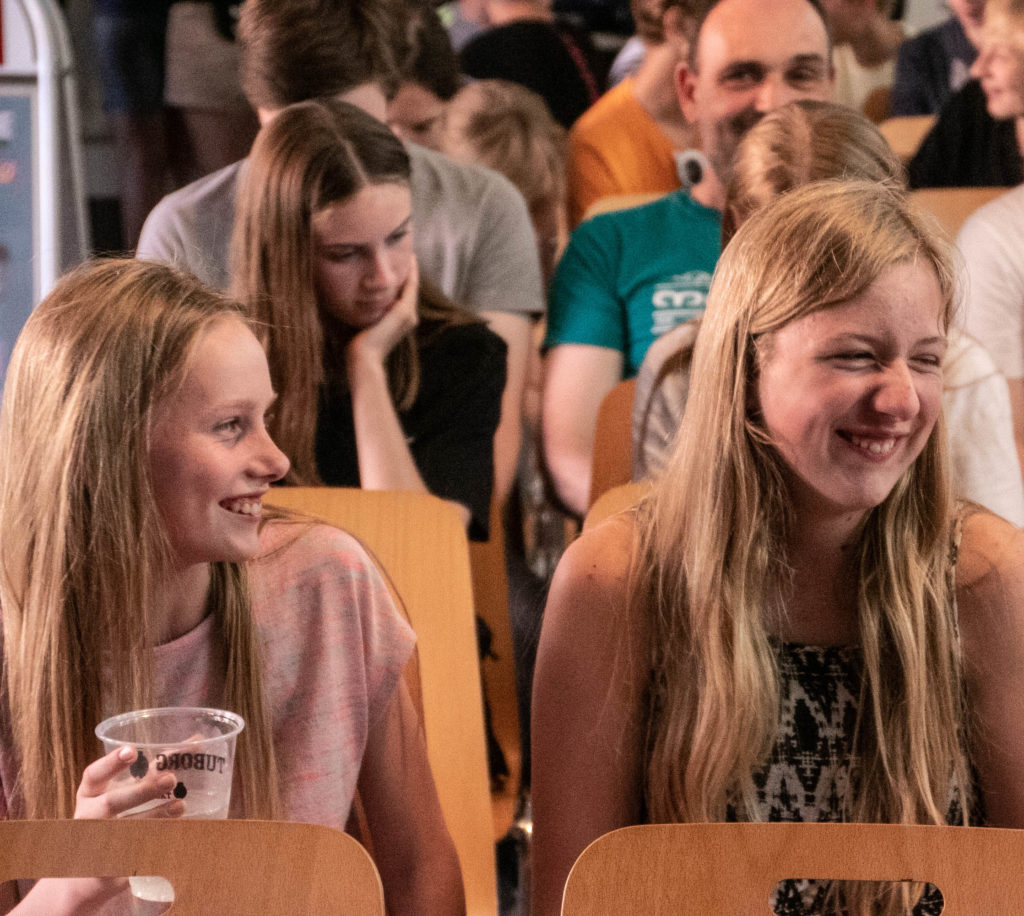 Til Konficomedy med Broager Sparekasse © SønderborgNYT