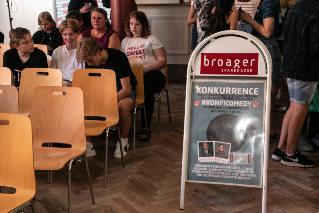 Til Konficomedy med Broager Sparekasse © SønderborgNYT