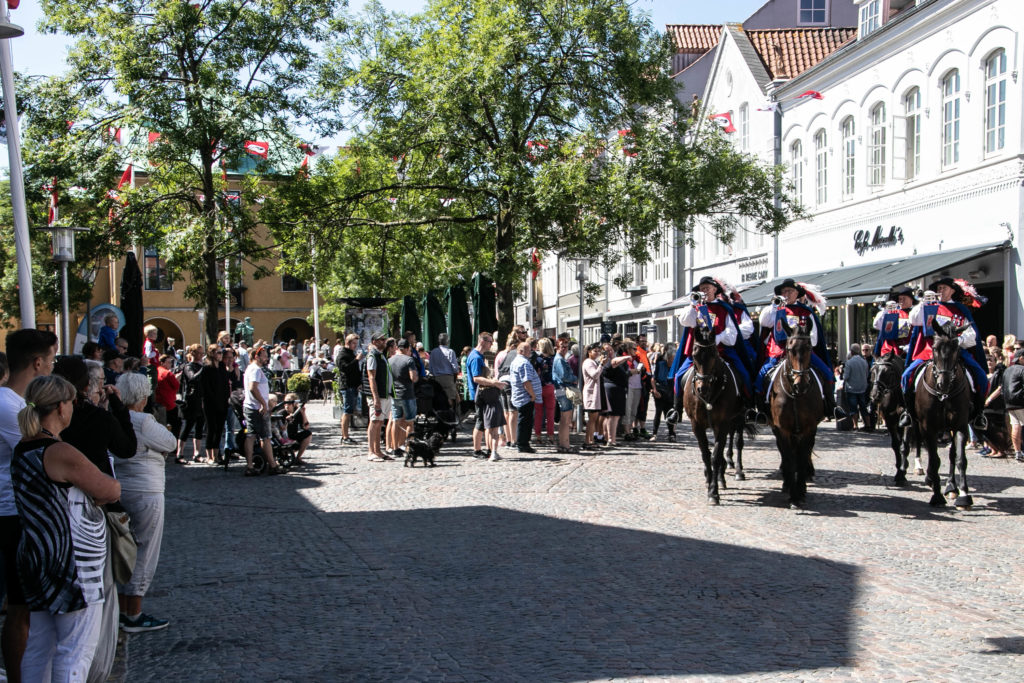 Ryttere og musik gennem byen © SønderborgNYT