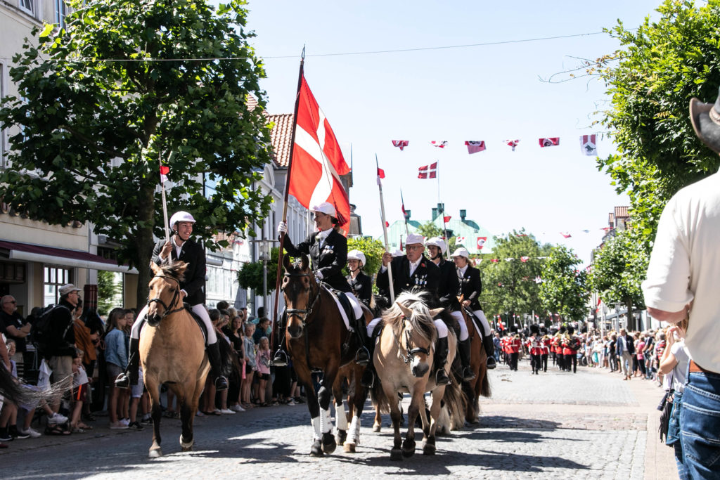 Ryttere og musik gennem byen © SønderborgNYT