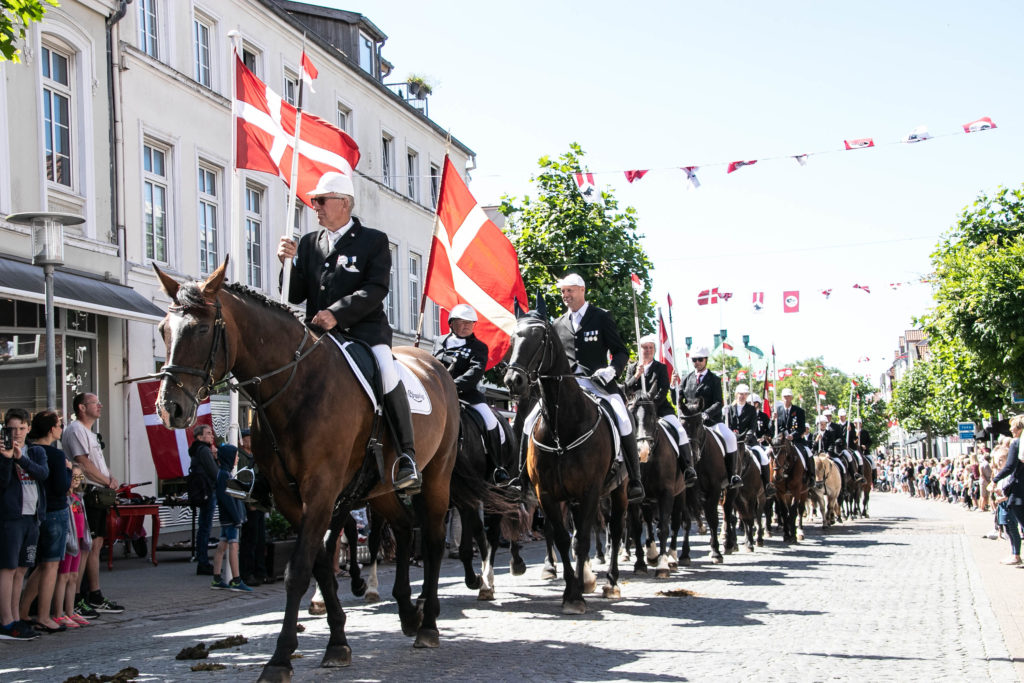 Ryttere og musik gennem byen © SønderborgNYT