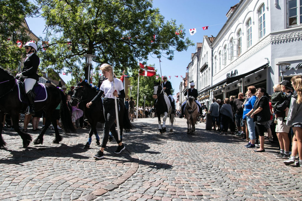 Ryttere og musik gennem byen © SønderborgNYT
