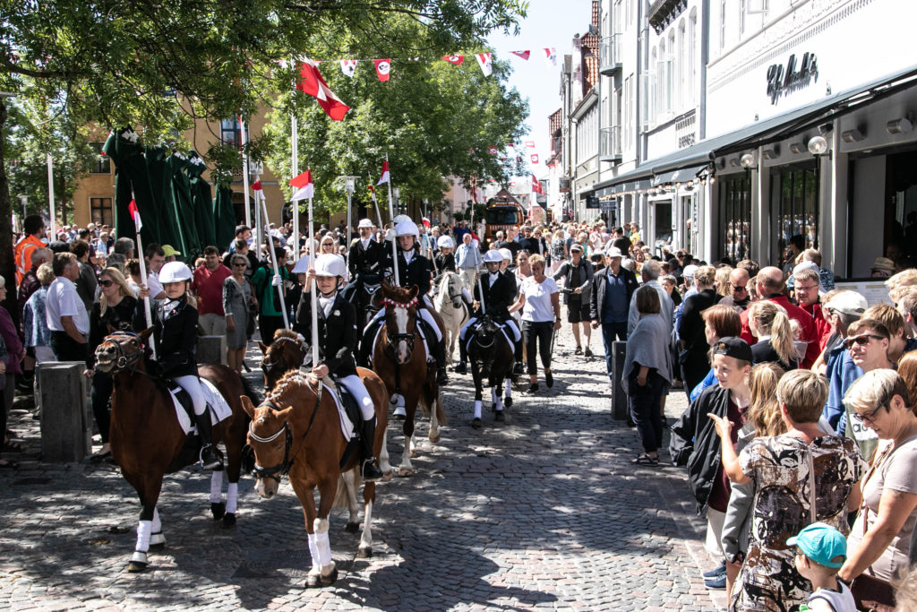 Ryttere og musik gennem byen © SønderborgNYT