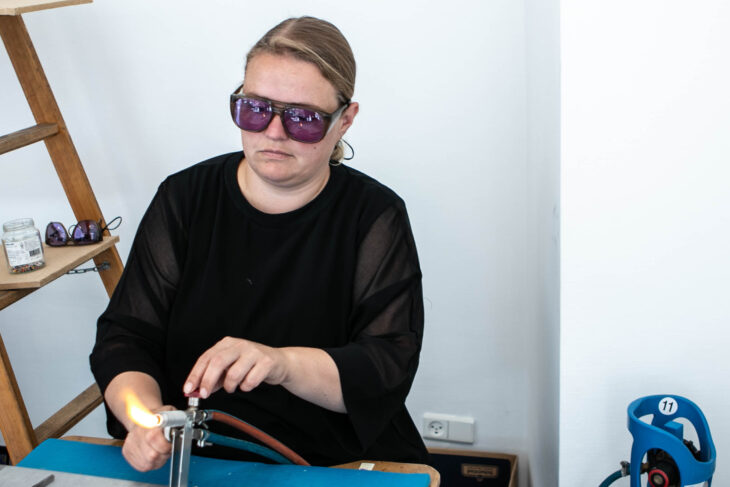 Lær lave glas-smykker hos Blæksprutterne | SønderborgNYT