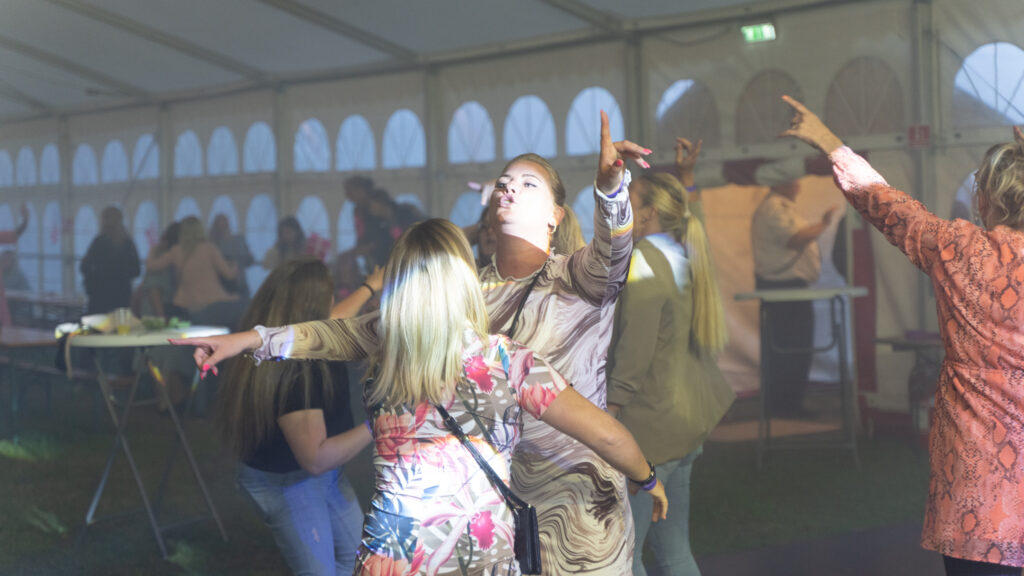 Damefest. Bachs Foto