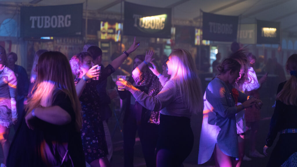 Damefest. Bachs Foto