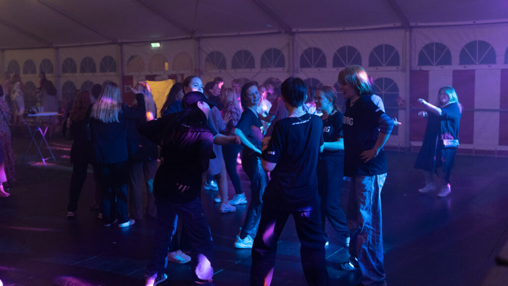 Damefest. Bachs Foto