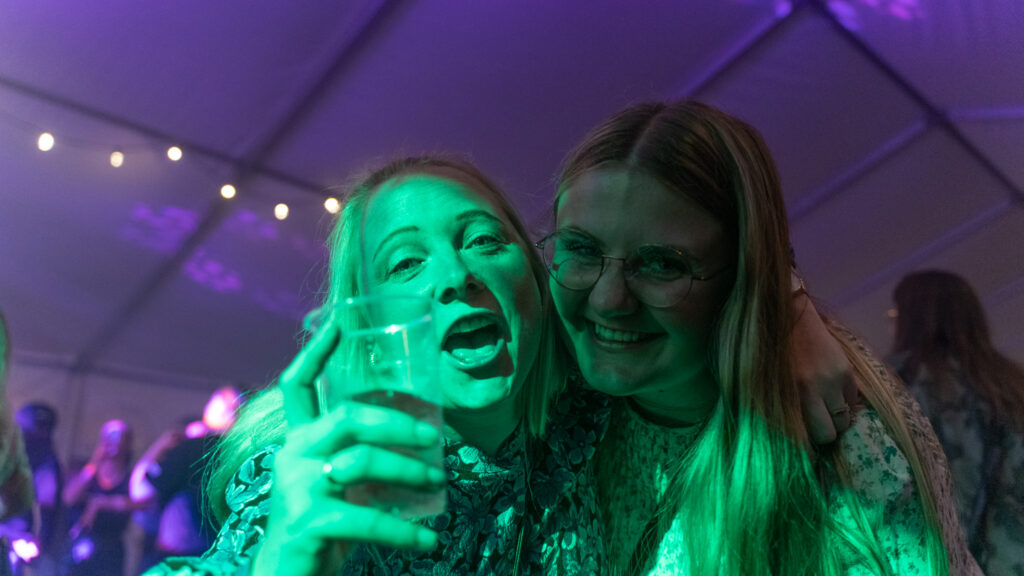 Damefest. Bachs Foto