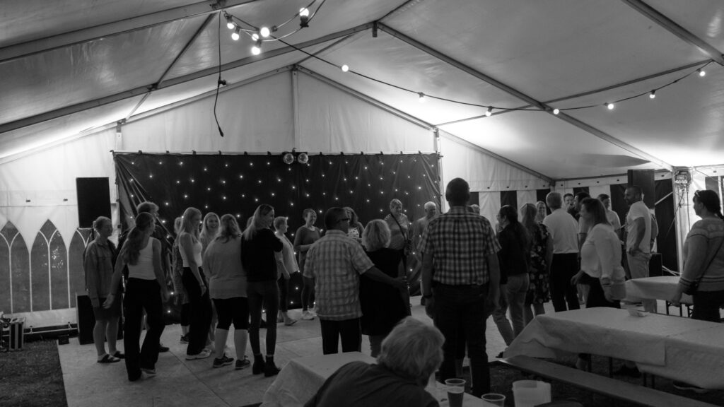Fest på Kær. Foto: Bachs Foto