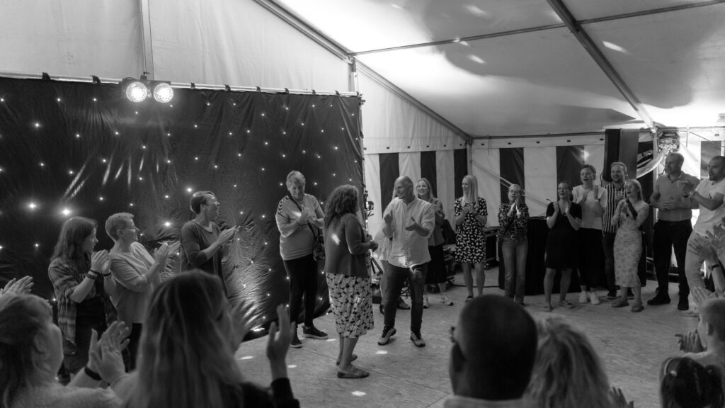 Fest på Kær. Foto: Bachs Foto