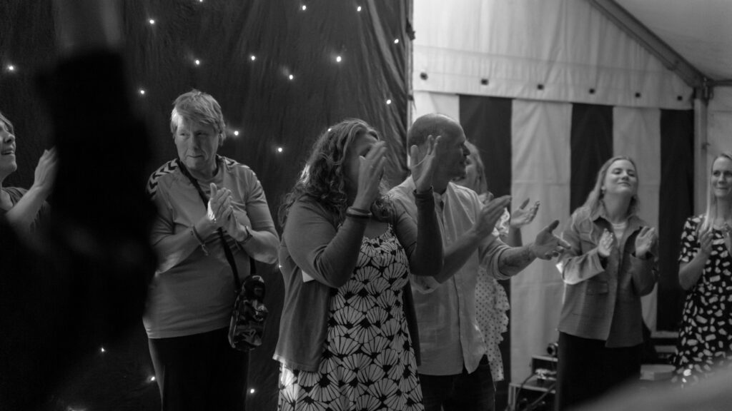 Fest på Kær. Foto: Bachs Foto