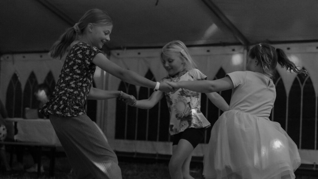 Fest på Kær. Foto: Bachs Foto