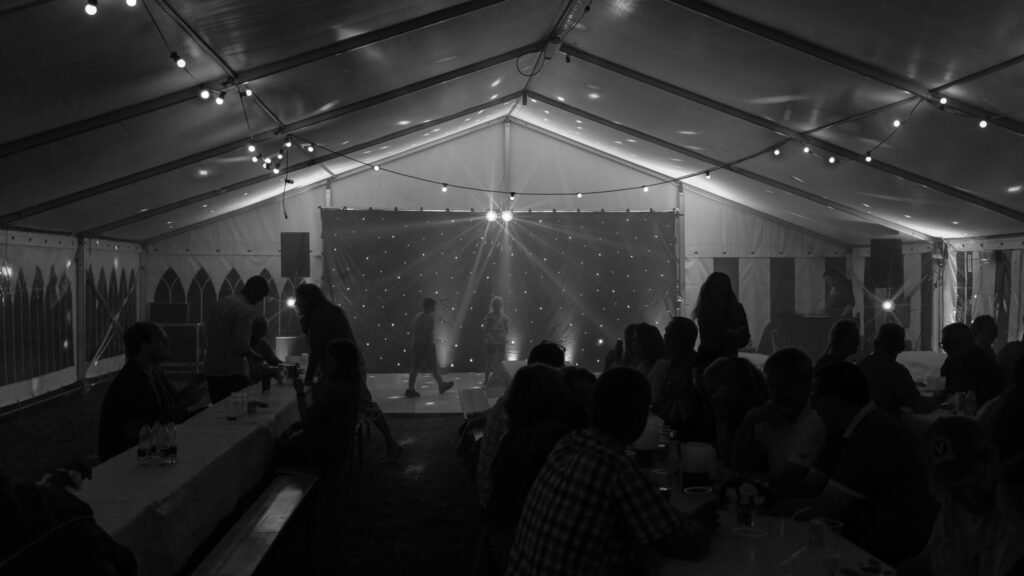 Fest på Kær. Foto: Bachs Foto
