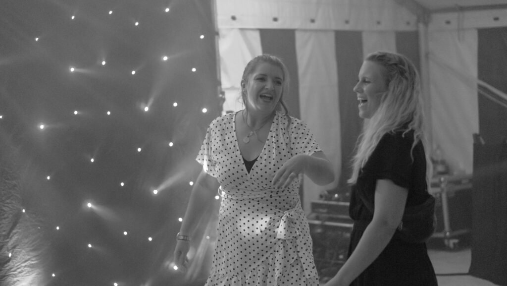 Fest på Kær. Foto: Bachs Foto
