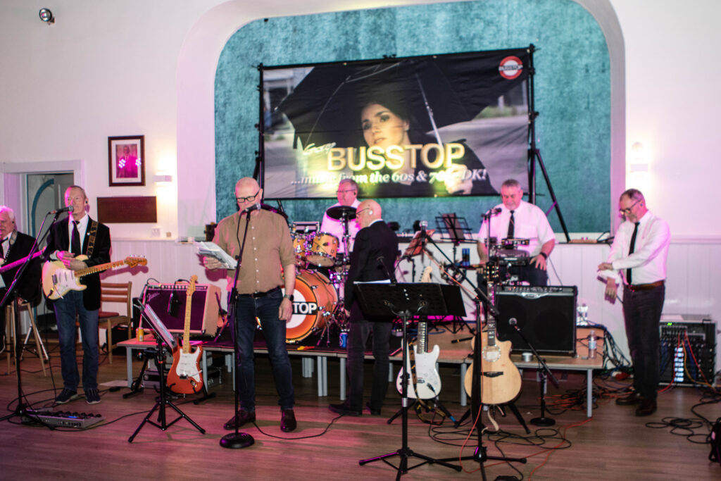 Busstop-koncert. Foto:Ole Kæhler