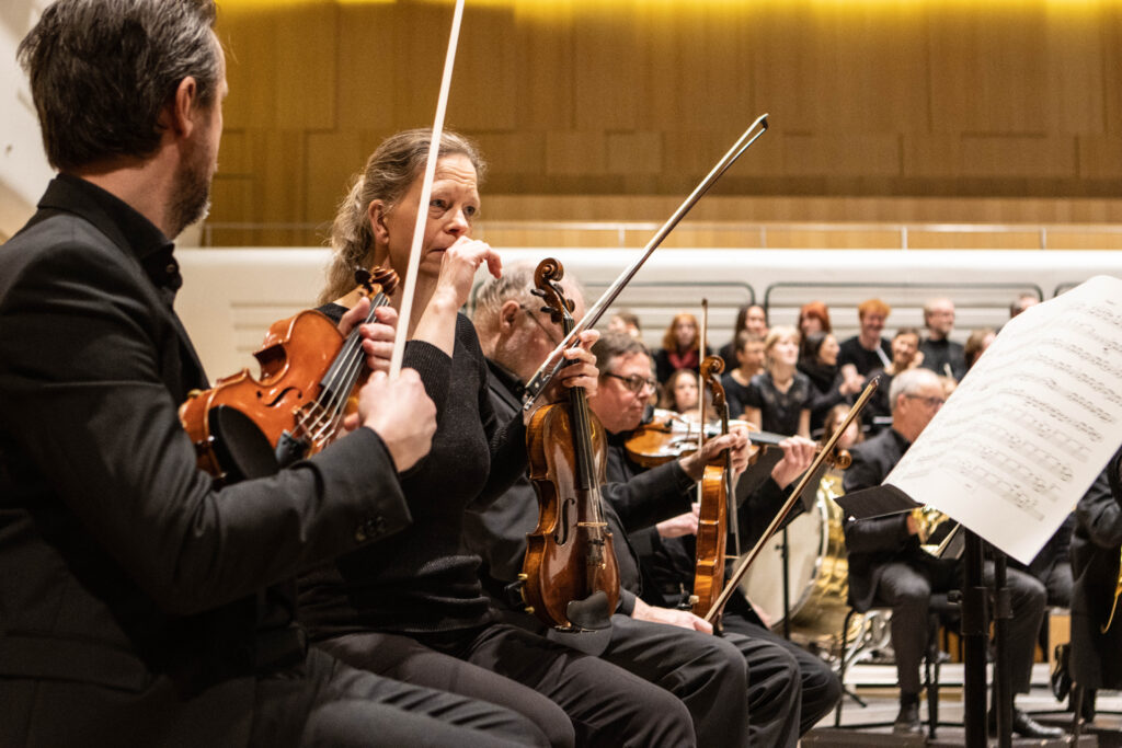 Kor & orkester. Foto: Ole Kæhler