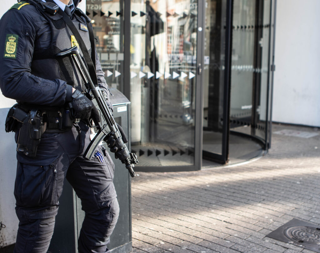 Politi i Borgen. Foto: Ole Kæhler