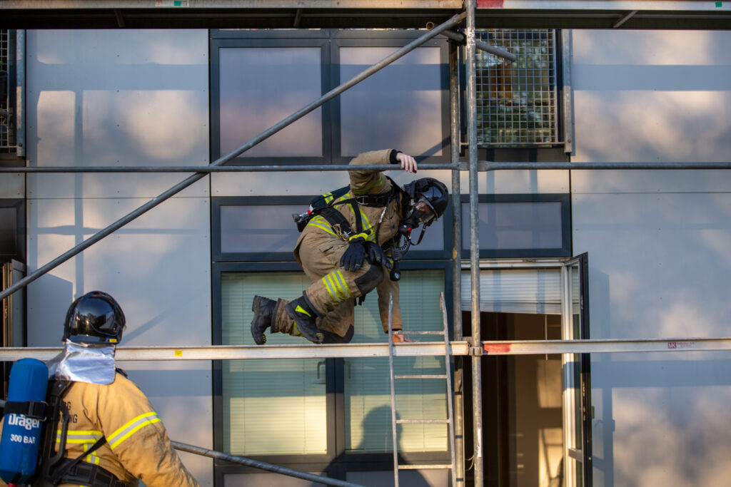 Kollegiebrand. Bachs FOTO