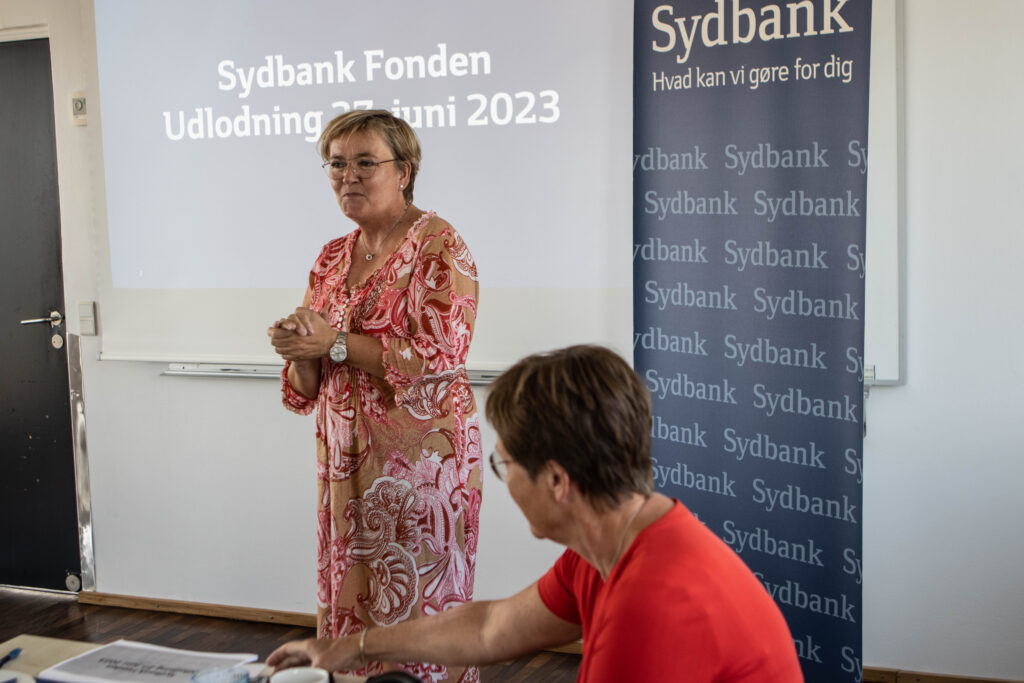 Penge-uddeling. Foto: Ole Kæhler