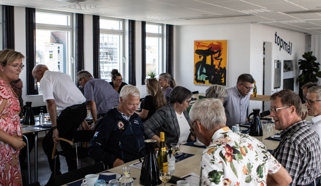 Penge-uddeling. Foto: Ole Kæhler