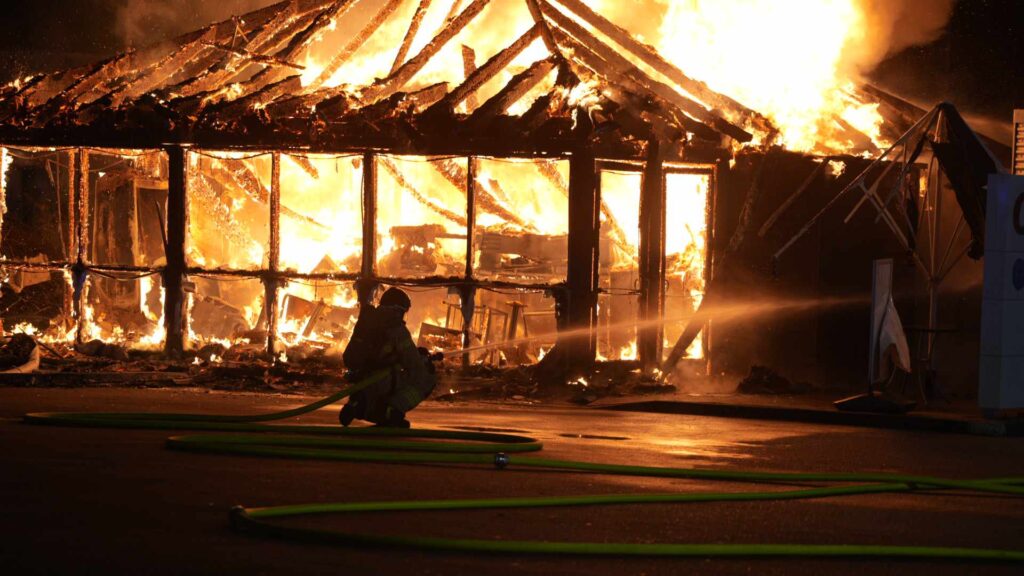 Grillbar i brand. Bachs FOTO
