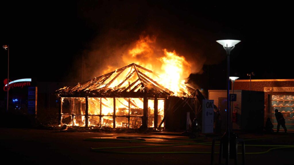 Grillbar i brand. Bachs FOTO