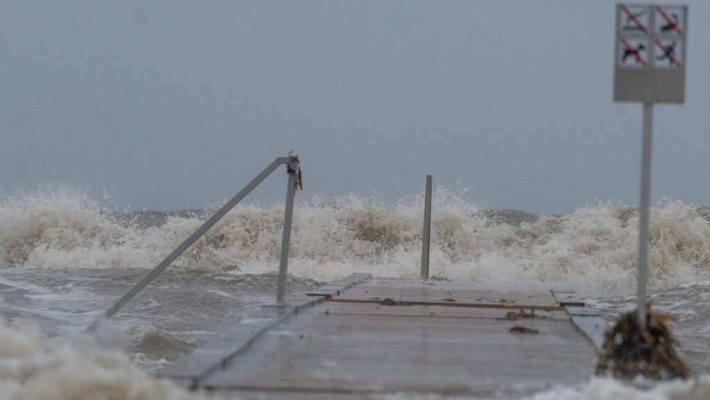 Stormflod: Bachs FOTO & Ole Kæhler
