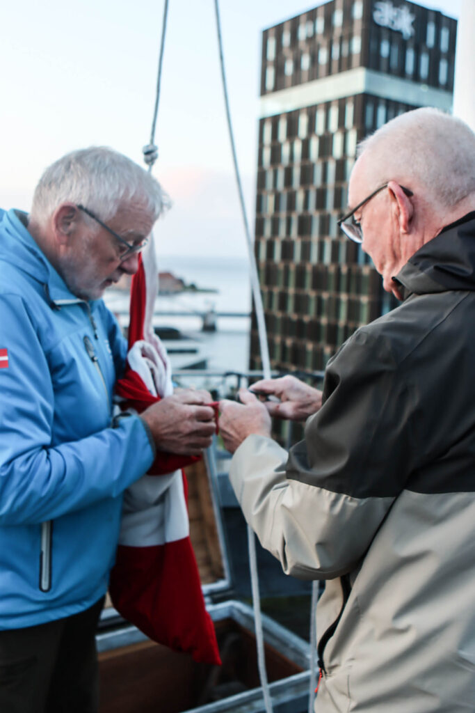 Flager for prinsen. Foto: Ole Kæhler