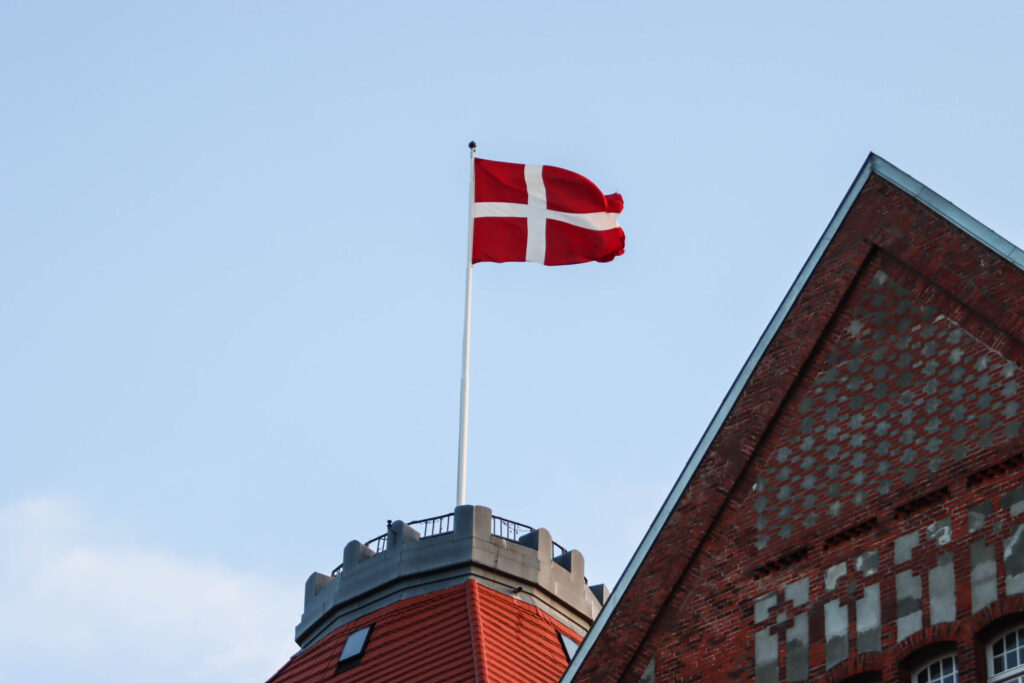 Flager for prinsen. Foto: Ole Kæhler