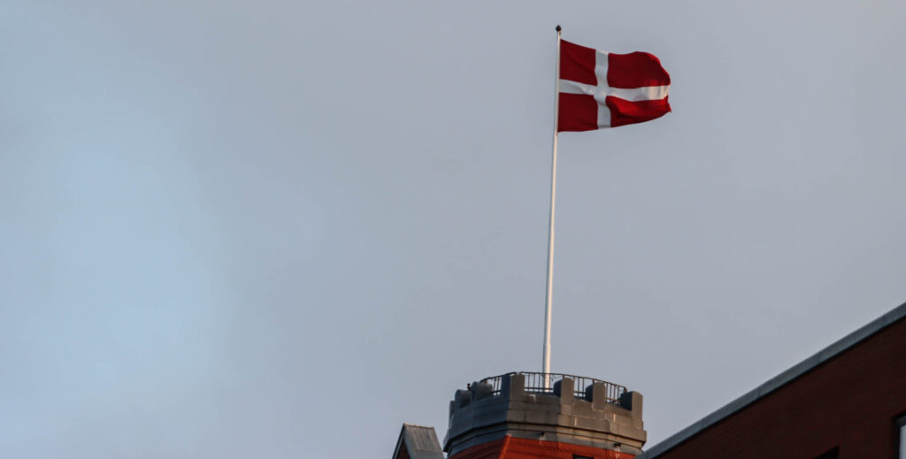 Flager for prinsen. Foto: Ole Kæhler