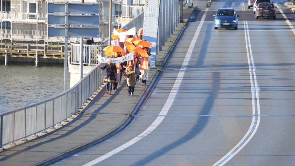 Orange Dage. BACHs FOTO