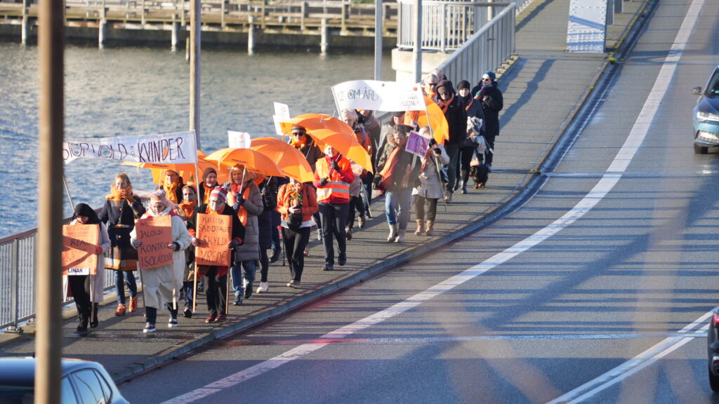 Orange Dage. BACHs FOTO