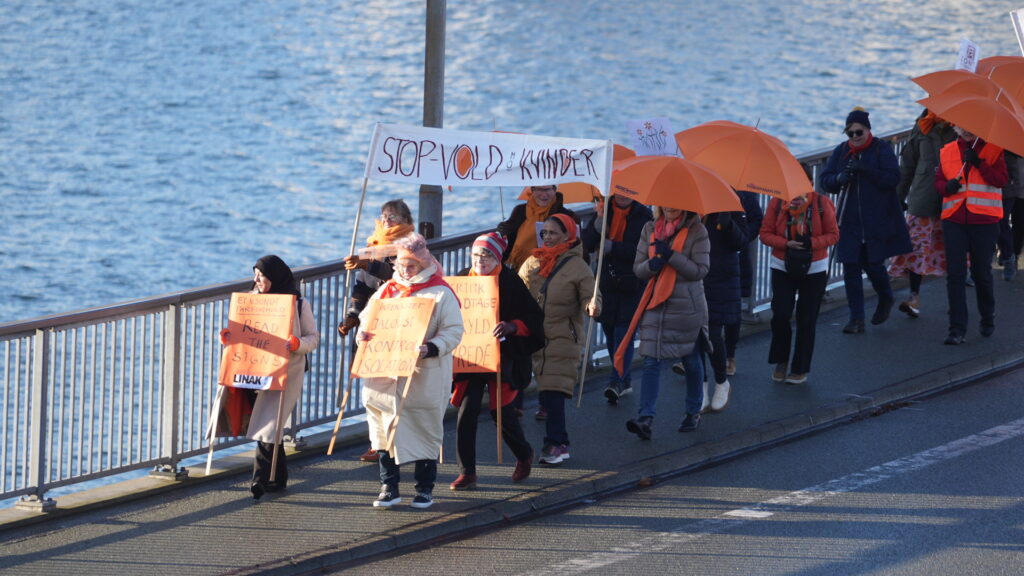 Orange Dage. BACHs FOTO