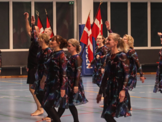 Gymnastik-fællesskab. Foto: Ole Kæhler