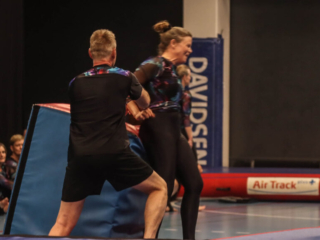 Gymnastik-fællesskab. Foto: Ole Kæhler