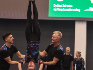 Gymnastik-fællesskab. Foto: Ole Kæhler