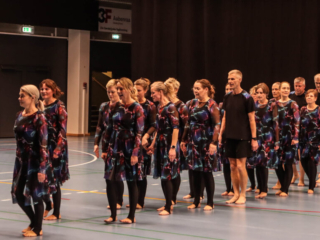 Gymnastik-fællesskab. Foto: Ole Kæhler