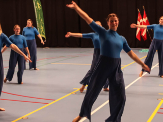 Gymnastik-fællesskab. Foto: Ole Kæhler