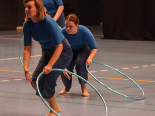 Gymnastik-fællesskab. Foto: Ole Kæhler