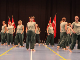 Gymnastik-fællesskab. Foto: Ole Kæhler