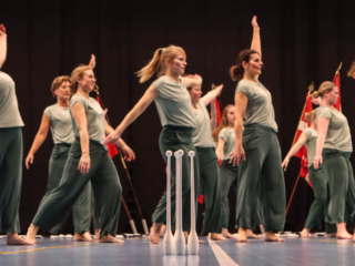Gymnastik-fællesskab. Foto: Ole Kæhler