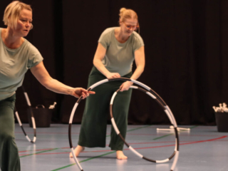 Gymnastik-fællesskab. Foto: Ole Kæhler