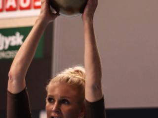 Gymnastik-fællesskab. Foto: Ole Kæhler