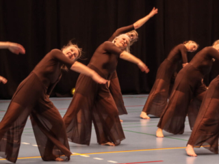 Gymnastik-fællesskab. Foto: Ole Kæhler