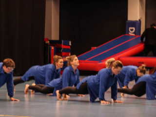 Gymnastik-fællesskab. Foto: Ole Kæhler
