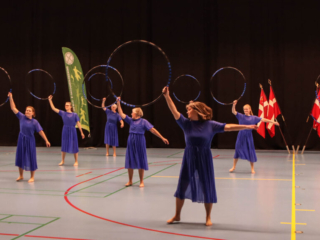Gymnastik-fællesskab. Foto: Ole Kæhler