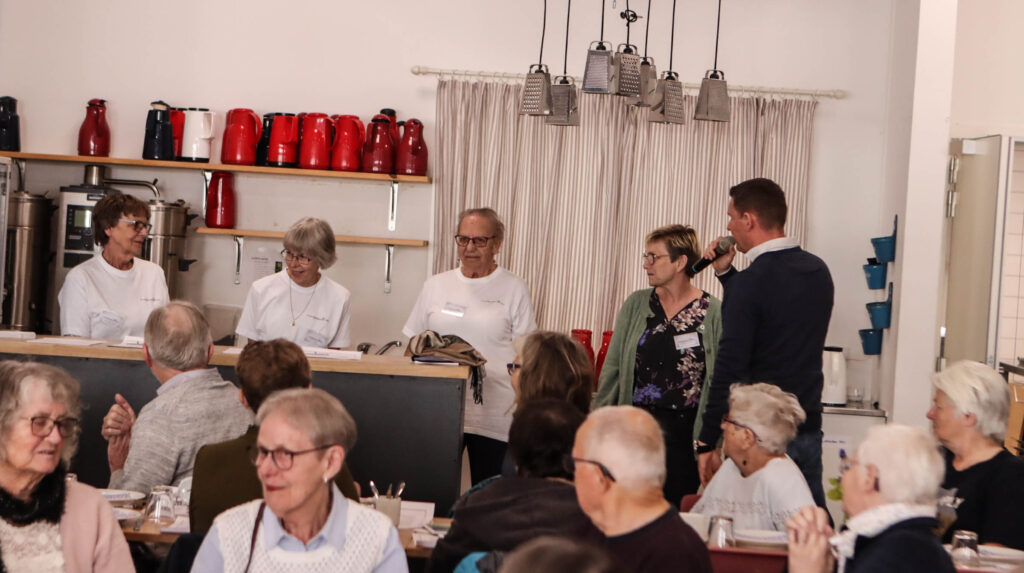 Spiser sammen. Foto: Ole Kæhler