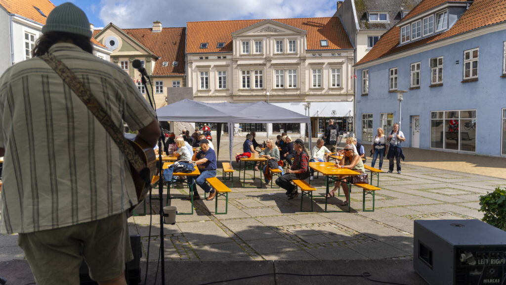 Musik på Rønhaveplads. Bachs Foto